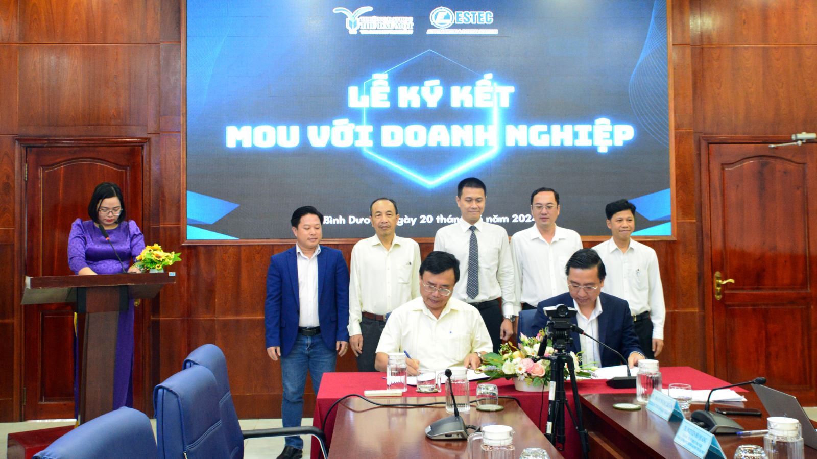 ESTEC VÀ TRƯỜNG ĐẠI HỌC THỦ DẦU MỘT KÝ KẾT BIÊN BẢN GHI NHỚ (MOU)